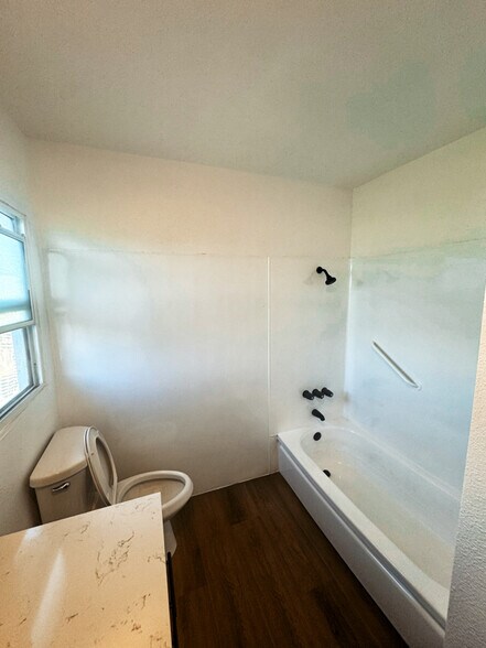 Building Photo - 9361 Cellini Ave