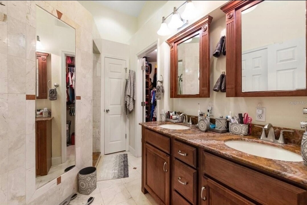 Building Photo - 12518 Midpointe Dr