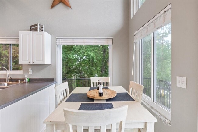 Building Photo - 24 Mimosa Rd