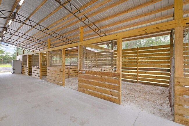 Building Photo - 18080 Sycamore Dr W