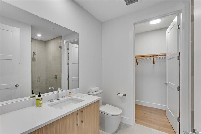 Building Photo - 2425 Peachtree Rd