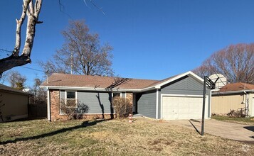 Building Photo - 3 bedroom/2 bathroom/2 car garage