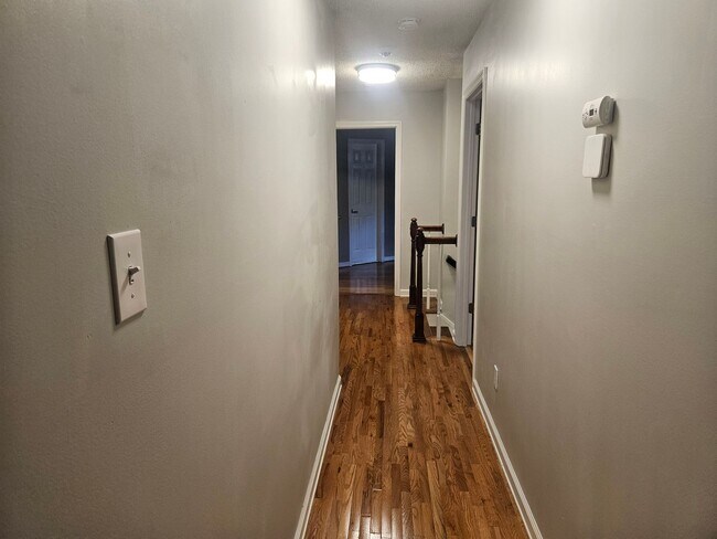 Building Photo - Knoxville 37934 - 4 bedroom, 2.5 bath - call Karen Robertson 865-454-7626