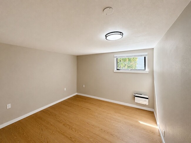Building Photo - Fully Remodeled Ballard 5 Bed/2 Bath Home w/ A/C!