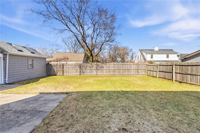 Building Photo - 21 Earlham Way