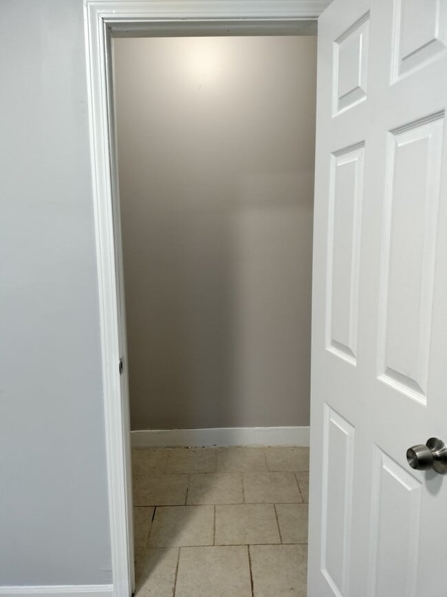 Building Photo - 2525 E 72nd Pl