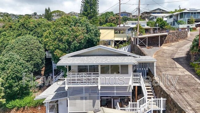 Building Photo - 3901 Maunahilu Pl