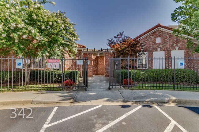 Building Photo - 600 13th St E