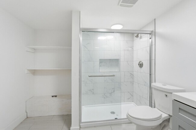 Building Photo - 568 Hale Ave