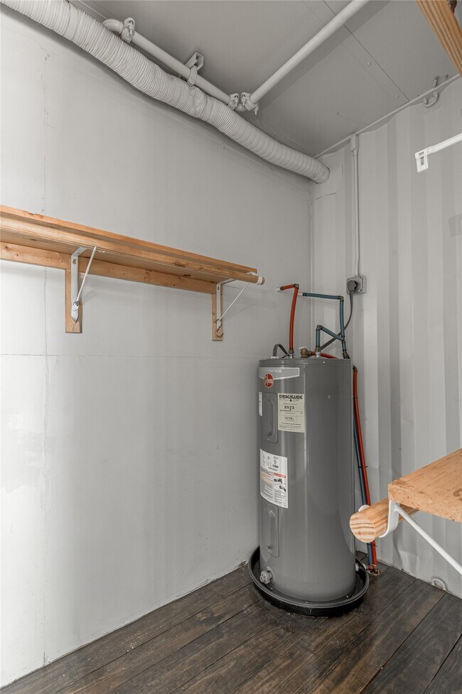 Building Photo - 1400 Sycamore Ave