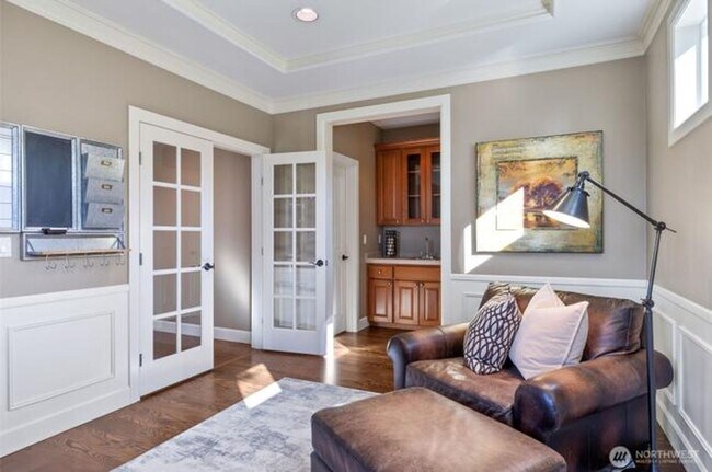 Building Photo - Luxury Living in sought after Sterling Woods