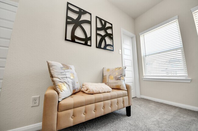 Building Photo - 14967 Eagle Feather Dr