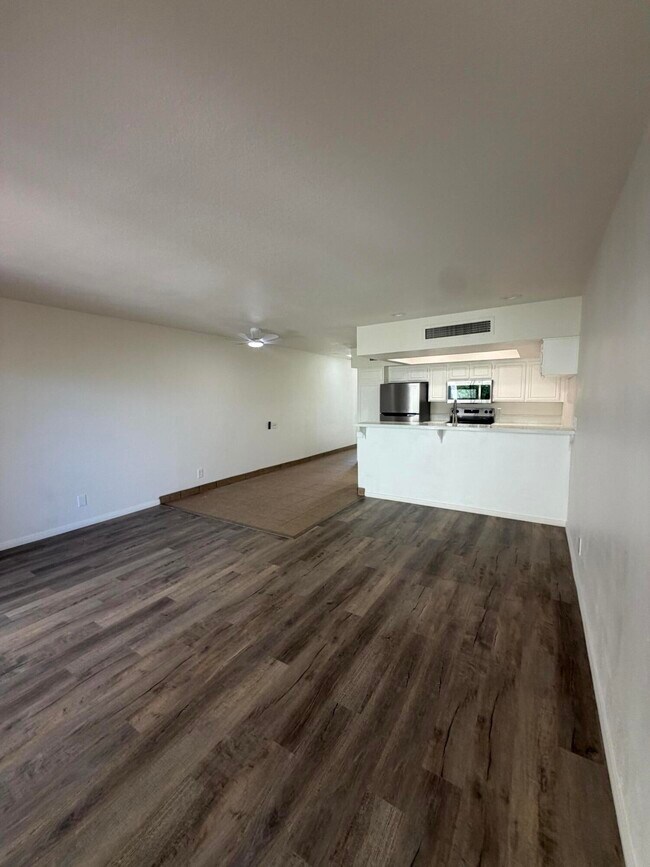 Building Photo - 1655 E Palm Canyon Dr