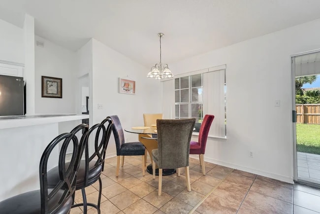 Building Photo - 3033 Classic Dr