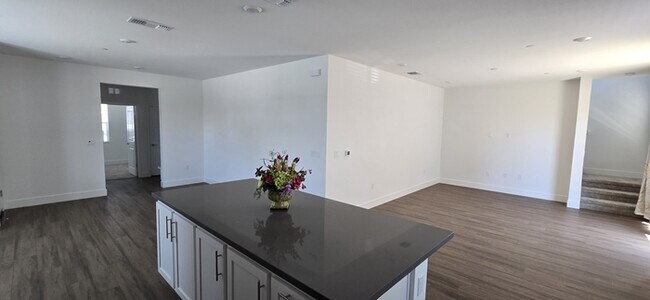 Building Photo - Lathrop - Gorgeous 5 Bedroom 3 Bathroom Home