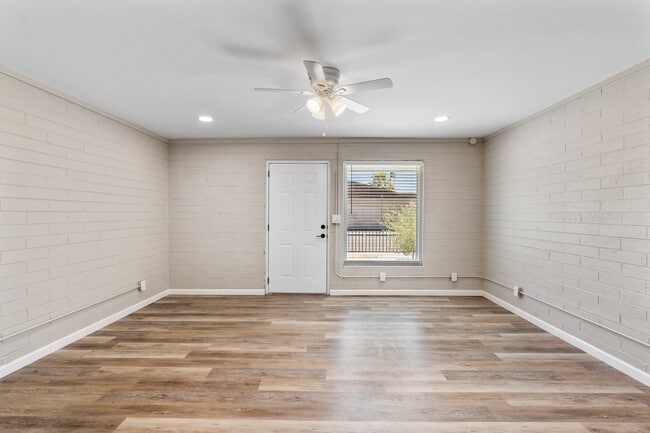 Building Photo - The Catalina