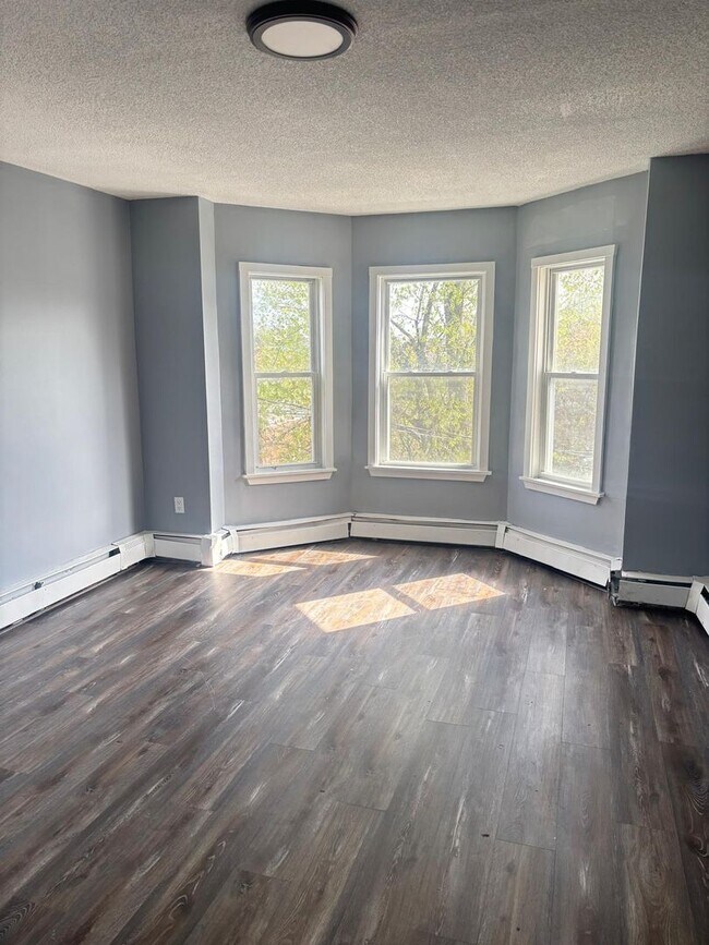 Building Photo - 56 Judson St