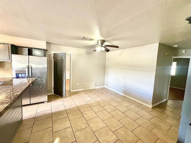 Building Photo - 6707 NW Compass Dr