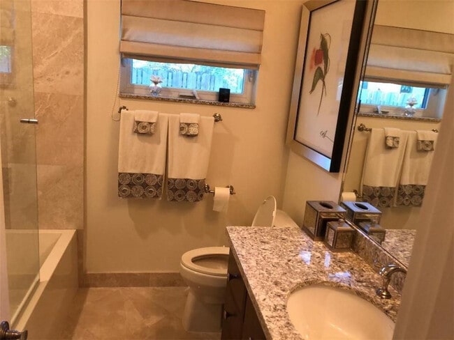 Building Photo - 2201 SE 20th St