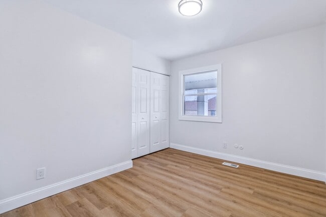 Building Photo - 3233 Wolcott St