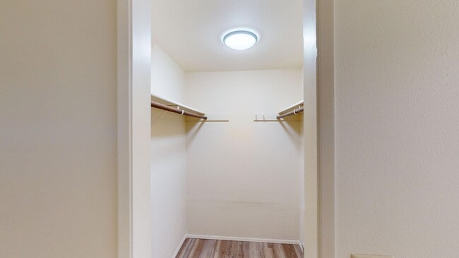 Building Photo - Charming Condo in the Heart of Oak Harbor!...
