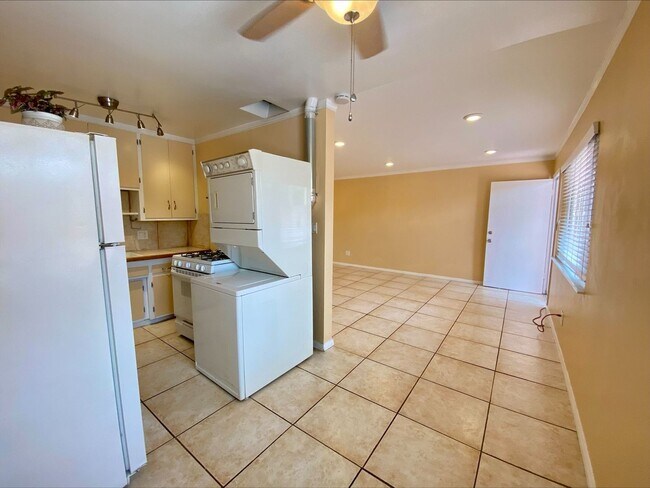 Building Photo - Great North Park Location! Private Fenced ...