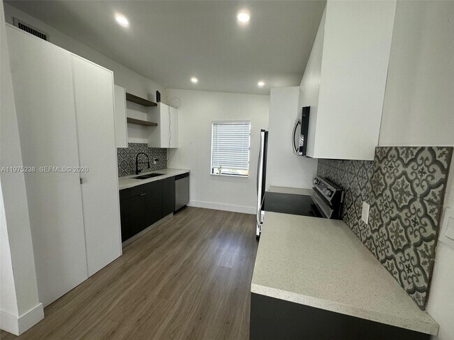 Building Photo - 3701 SW 40th St