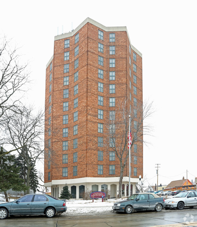 Building Photo - Lincoln Court