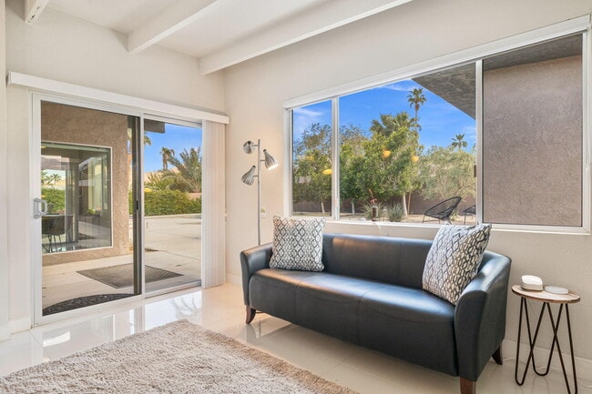 Building Photo - 73409 Little Bend Trail