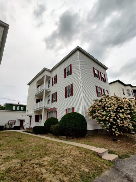 Exterior + Yard - 578 Dubuque St