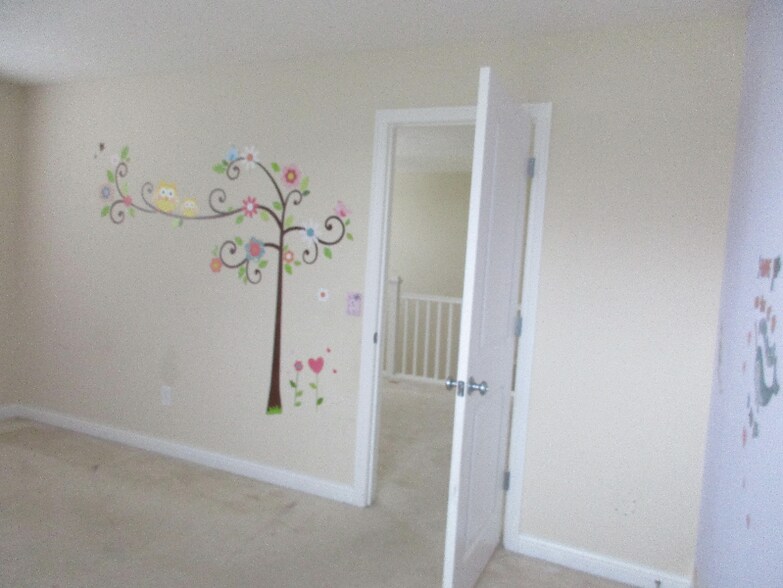 Building Photo - 784 Sanville Dr