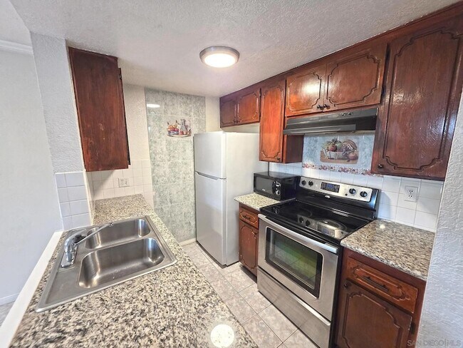 Building Photo - 4056 Van Dyke Ave