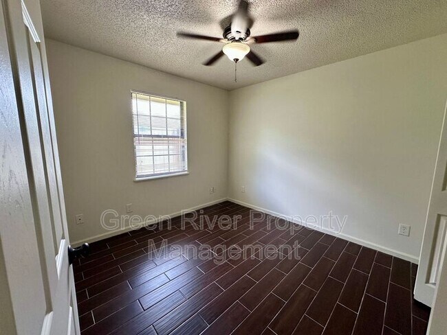 Building Photo - 3288 Deerfield Pointe Dr