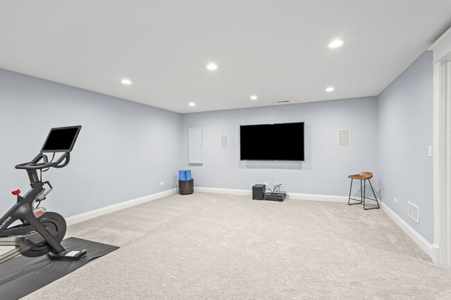 Building Photo - 4322 N Hermitage Ave