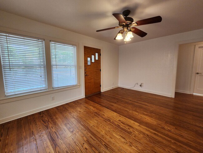 Building Photo - Craftsman Style House Walking Distance to ...
