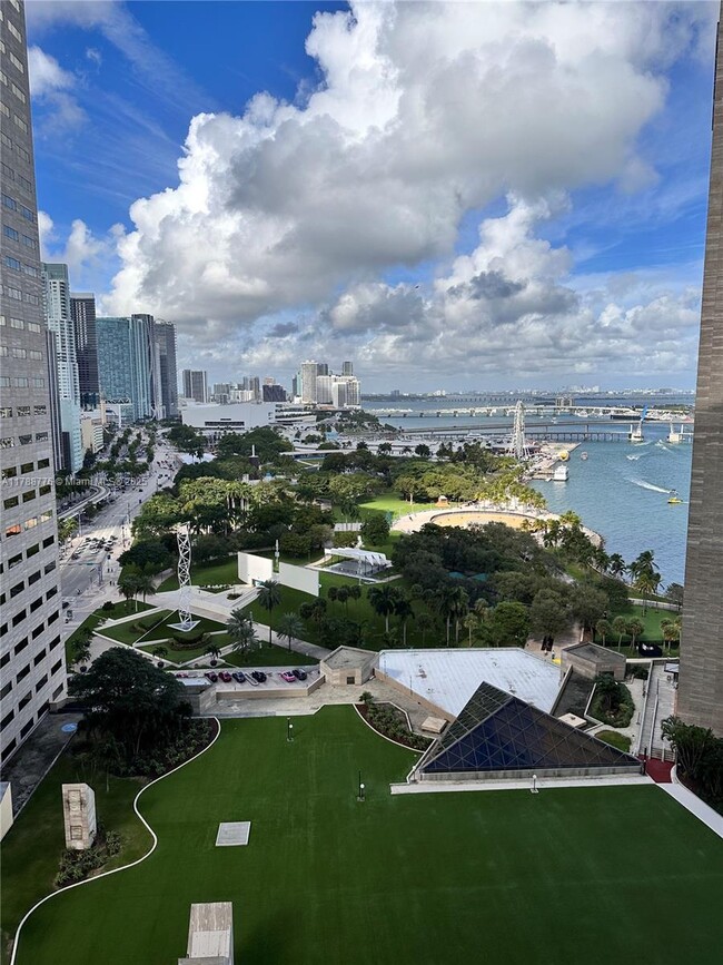 Building Photo - 325 S Biscayne Blvd