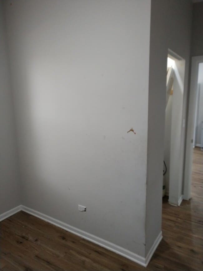 Building Photo - 6219 S Rhodes Ave