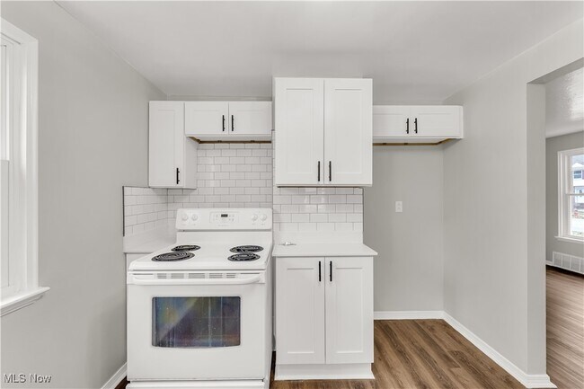 Building Photo - 441 E 250th St