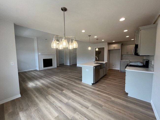 Building Photo - Beautiful, brand-new, 3-bedroom, 2-bath home in Nixa with a 3-car garage.