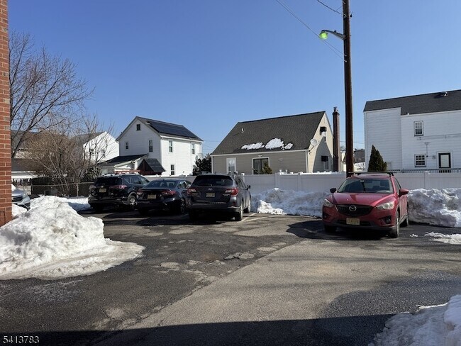 Building Photo - 322 Franklin Ave