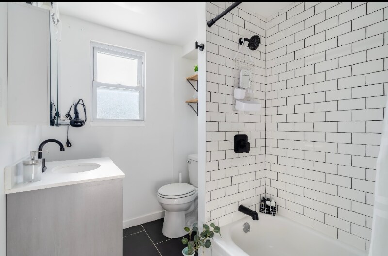 Building Photo - 12 W 52nd St