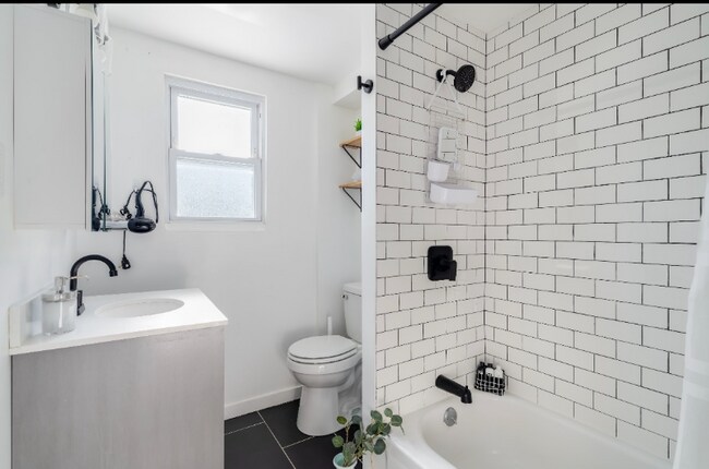 Building Photo - 12 W 52nd St