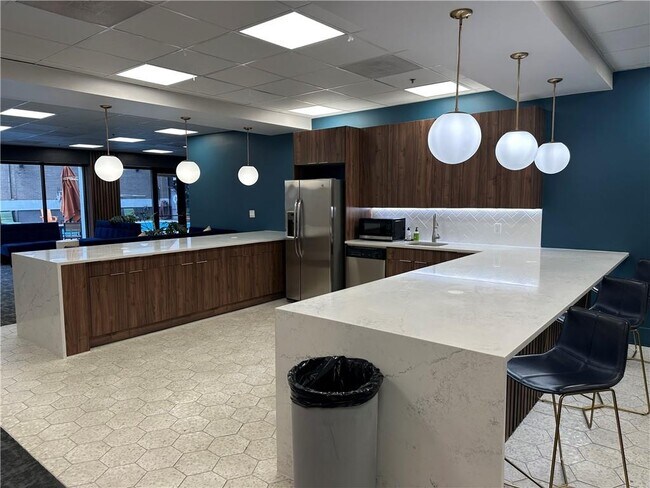 Building Photo - 620 Peachtree St NE