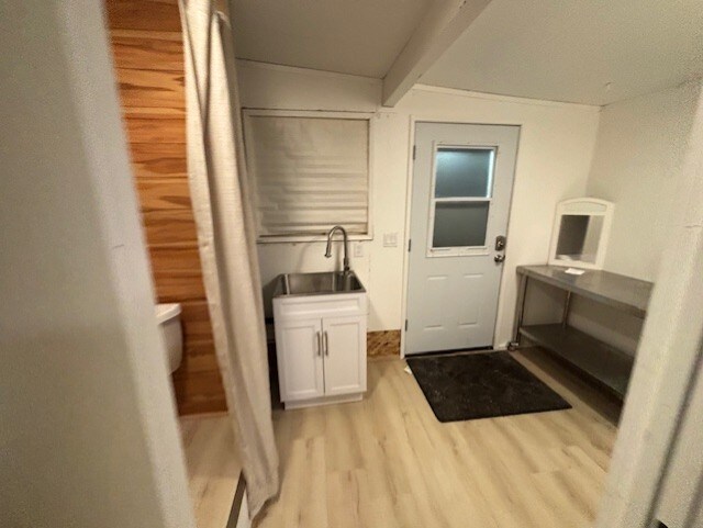 Building Photo - 528 W 7th St