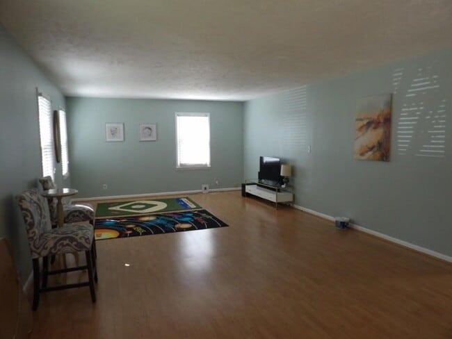 Building Photo - 917 9th Ave S