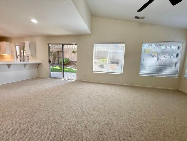 Building Photo - 1304 Thunder Springs Dr