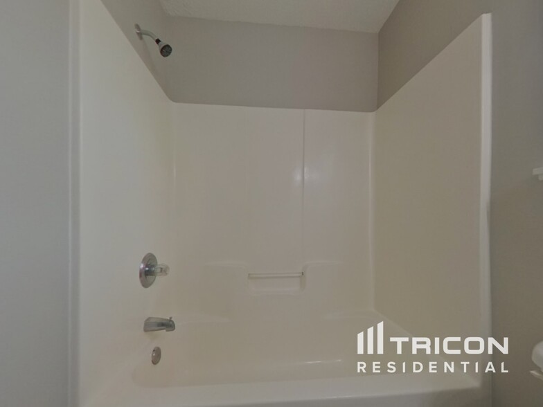 Building Photo - 6 Killian Grn Ct