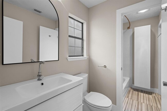 Building Photo - 1106 San Augustine Dr