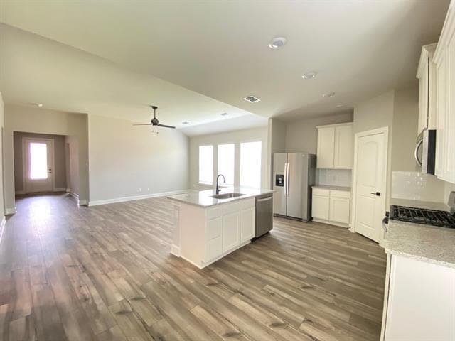 Building Photo - 700 Springhill Dr