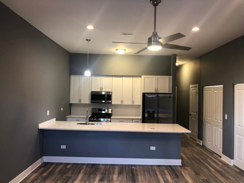 First Floor - 4836 S Michigan Ave